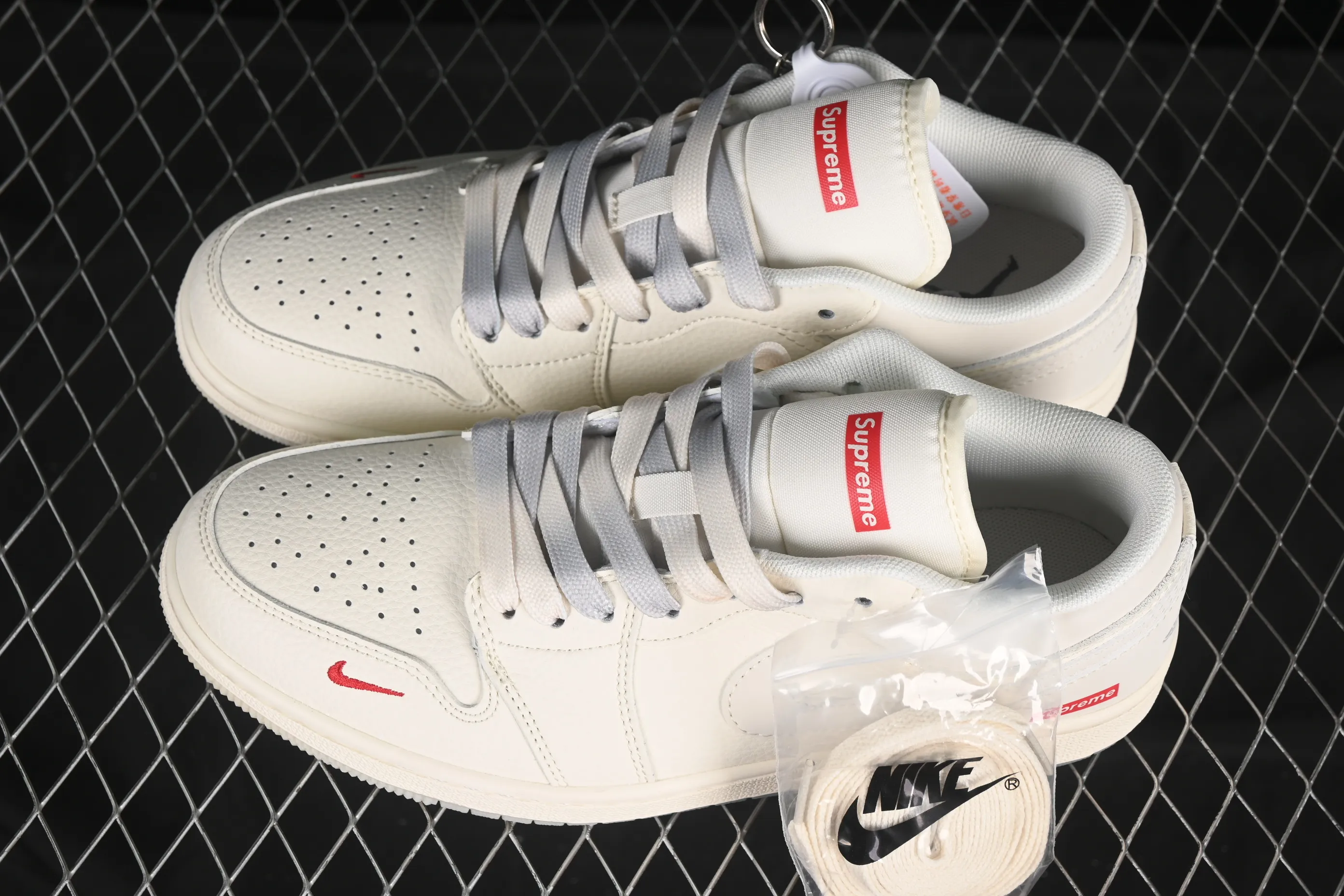 All categories Air Jordan Jordan series basketball shoes Air Jordan 1 Low High-end customized low-top sneakers Air Jordan 1 Low AJ1 Joe 1 Supreme co-branded beige and gray two-color high-end customized low-top retro basketball shoes XX3168-175